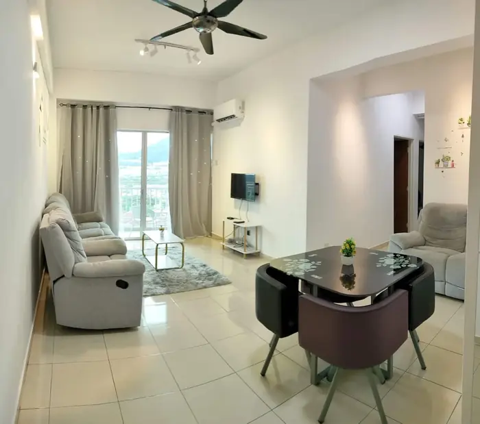 The living and dining room at Comfy Home, Bayan Lepas