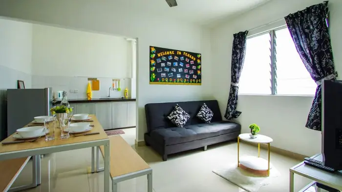 The living and dining room at Comfy Home, Gurney Drive