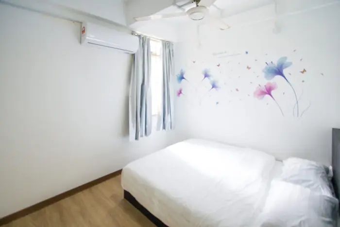 A twin room at Santorini Home